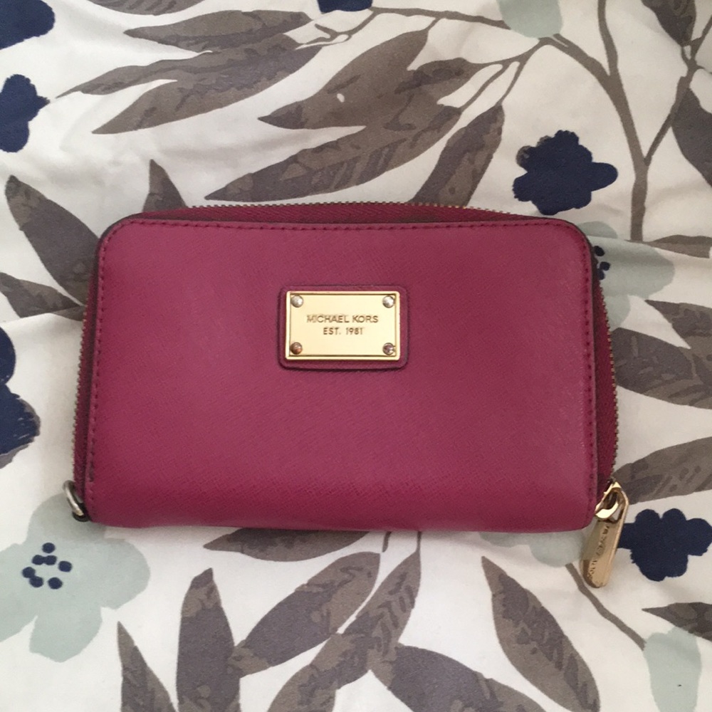 Michael kors clutch
